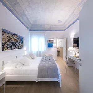 la-home42-suite.sicilyhotelsitaly.net/